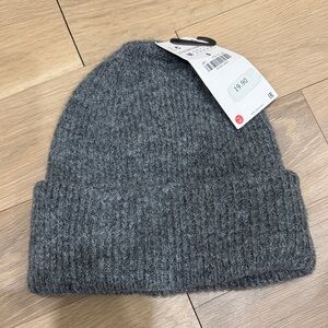 Zara Gray Knit Beanie